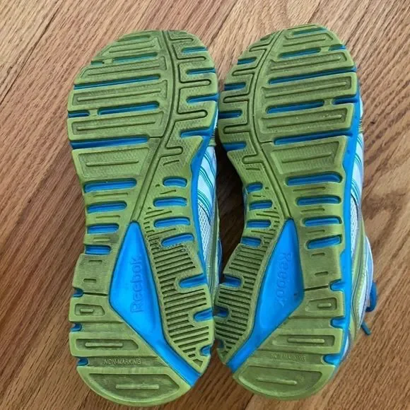 Reebok shoes, Size 4 (kids) 6(women) FAIR CONDITION - Picture 9 of 9